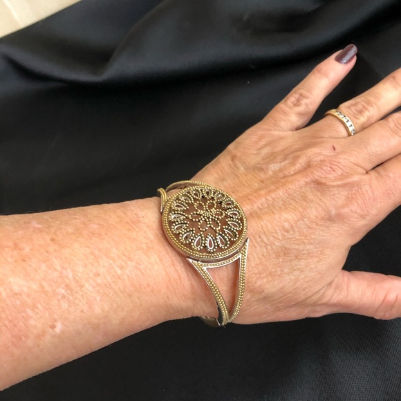 Vintage 1980s Gold Intricate Bracelet - Picture 5 of 5